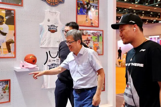 如何在篮球表演赛中观察和发展个人技能_1